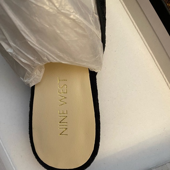 Nine West Dragonfly Black Flats Slip-On - Picture 6 of 8